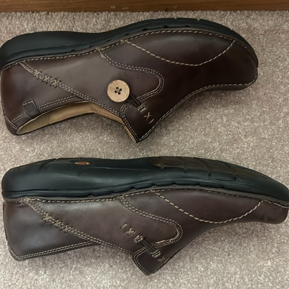 Clarks Brown Un Loop Slip on Loafers/Clogs - Picture 7 of 8